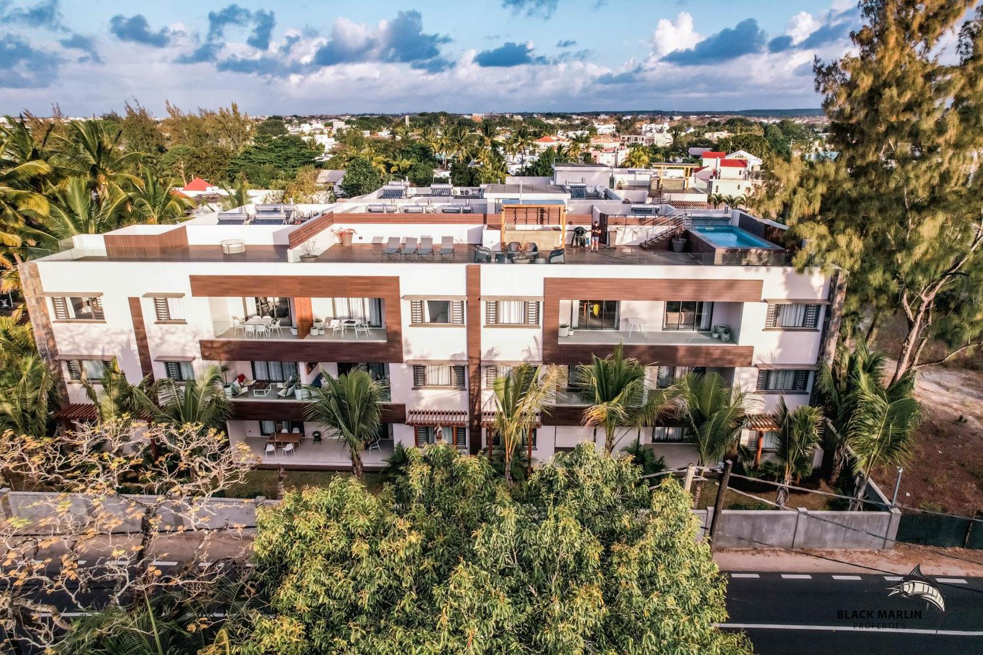 Black Marlin Apartments Pereybere Beach Eksteriør billede